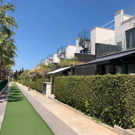 Вилла Punta Prima 3 Bedrooms And Solarium Sea View Торевьиа